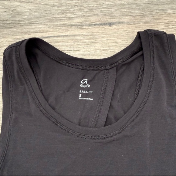 GapFit Breathe Open Back Tank - Picture 4 of 5